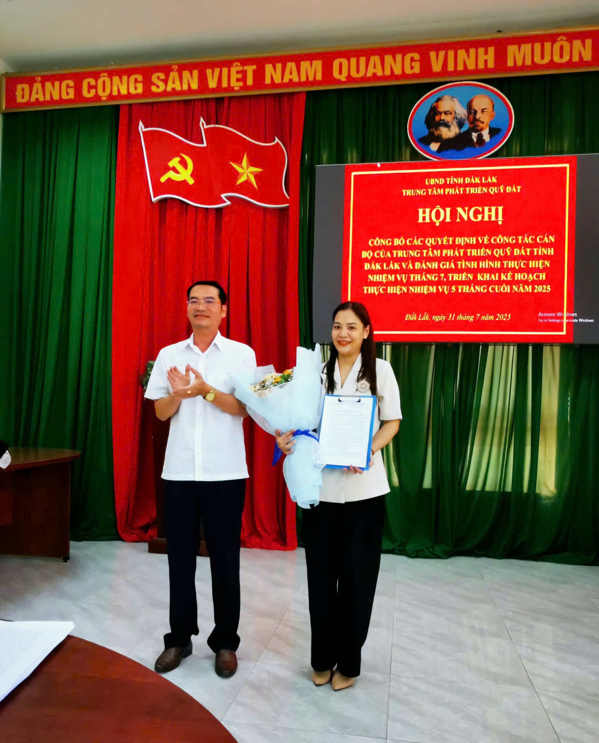 Hội nghị công bố các Quyết định về công tác cán bộ của Trung tâm phát triển quỹ đất tỉnh Đắk Lắk; đánh giá tình hình thực hiện nhiệm vụ tháng 7, triển khai kế hoạch thực hiện nhiệm vụ 5 tháng cuối năm 2025.